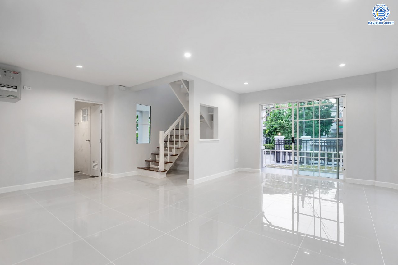 บ้านมือสองตกแต่งใหม่ แบรนด์ LH โครงการ มัณฑนา ราชพฤกษ์ หลังมุม เนื้อที่ 60.1 ตร.ว. ฟังก์ชัน 3 ห้องนอน 2 ห้องน้ำ จอดรถได้ 1 คัน พร้อมพื้นที่รอบบ้านกว้างขวาง Facilities ตอบโจทย์ทุกกิจกรรม! บนทำเลใกล้วงเวียนพระราม5 เซ็นทรัลเวสต์เกต และรถไฟฟ้า "สถานีบางรักน้อยท่าอิฐ"